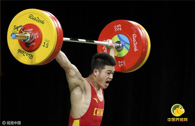 接下来的挺举，石智勇连续举起188KG和190KG的重量。