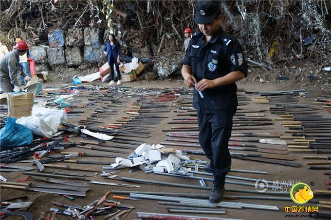 近年来，贵阳市公安局继续加大缉枪治爆工作力度，通过强化动员上缴、检查收缴、破案追缴等方式，收缴了一大批自制火药枪、汽枪、猎枪、仿真枪及弓弩、砍刀、匕首等管制器具，有效打击了非法制贩管制器具、仿真枪、枪支的各类违法犯罪活动。