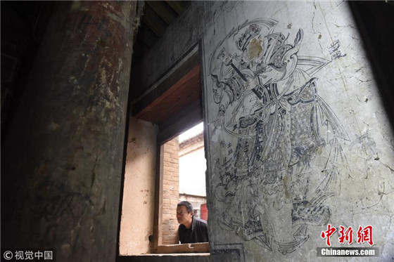 寺庙后经万历二十三年（1595年）、康熙三十八年（1699年）、光绪十一年（1885年）对寺庙进行不同程度的征地和重修，时至今日，大圣庙仅剩下一座大殿。主殿现在能看到的，仅剩下满墙的壁画。因为受到不同程度的破坏，许多壁画已经看不清楚，在受损害较轻的壁画中，可以感受到当年高超的绘画工艺。 