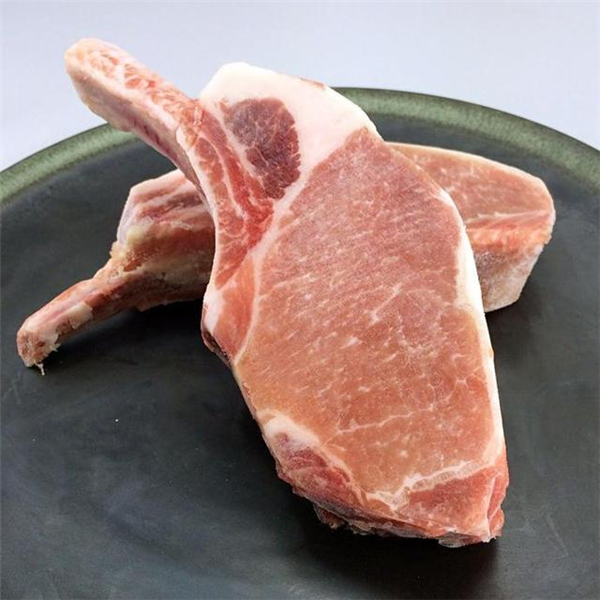 3、现在杜洛克猪也开端在商场销售，说不定很多人都吃过这种猪肉。据吃过这种猪肉的人表明，杜洛克猪的肉比家猪滋味也好，却比野猪滋味差上一丢丢。