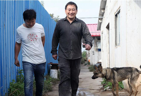 10、小哥俩对编者说：一起创业都要大度，不能斤斤计较，本来就是亲戚才更应该多吃亏，互相帮忙，多干点活，这样大家的生意才会越来越好，亲戚也会越处越亲。现在每年一家都有四五十万钱赚，这样很好。