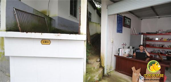 在采访中他告诉记者，大家都想挤到北上广，扎根大城市，他却不这么认为。