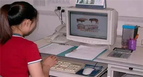 猪是猪场生产的命脉,种猪质量直接关系到猪场生产效益,健康的种猪才能生产出健康的小猪。所以,加强种猪饲养管理,提高种猪质量,保证种猪健康,才能提高猪场生产效益,下面是温氏养猪生产部老师分享的母猪饲养方案,非常实用全面。