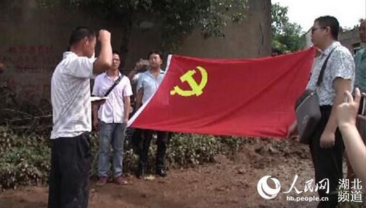 舍弃整个猪场救了8个人的“好猪倌”获省养猪协会资助