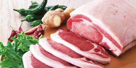 恶心！猪肉流出黄白色胶状异物，疑为疫苗没消化所致