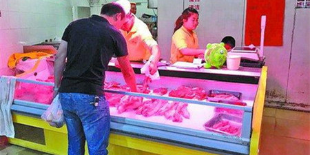 天气渐凉，猪肉价格行情不增反降，带来猪肉销售小高峰