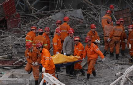 江西电厂倒塌74人遇难 遇难者年龄最小的23岁……