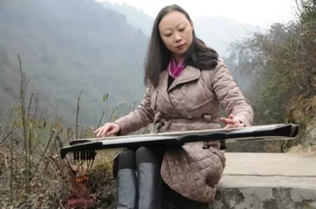 她是十堰养猪界最懂音乐的女人 在舞台和猪圈自由切换