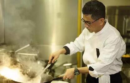 70万人围观！这头卖了16万元的猪，终于被吃了！