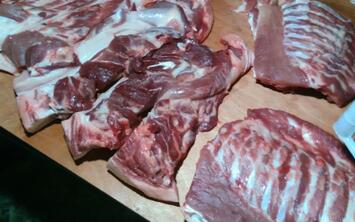 作坊用工业盐腌制猪肉，相关人员锒铛入狱……