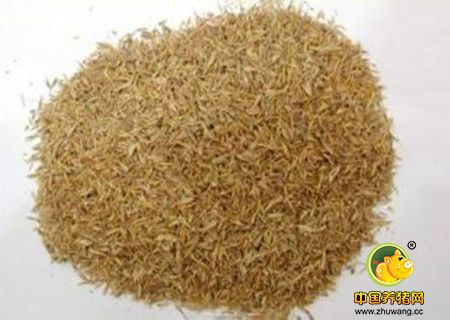 母猪料料型有三种 粉状料，液体饲料和颗粒料