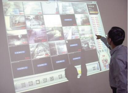 三名饲养员养3300头生猪 108户贫困户得益