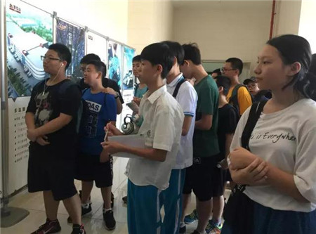【新闻快讯】海南中学师生及家长一行到罗牛山农产品加工产业园参观