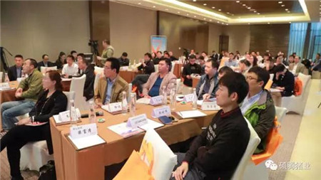 如何防控猪蓝耳病这个难题？让大咖们来给你支招！