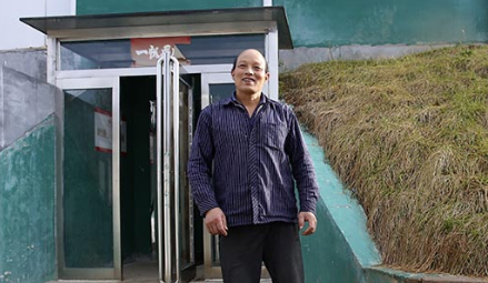 奇！他把猪埋在地下养 四个月长三百多斤！