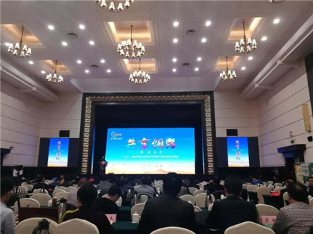 热烈祝贺扬翔股份俞海峰博士被评为河南省饲料行业“科技带头人”！驻马店扬翔哺乳母猪料多奶宝荣获河南省最受欢迎名优名品！
