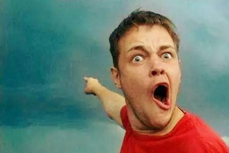 某猪场环境污染被人举报，法院判决赔偿住户4117元