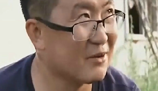 在猪群里抓捕怀孕母猪，差点要了他的命……