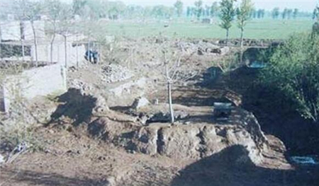 河北老头家猪圈总被盗，专家闻讯赶来，发现猪圈下面竟是皇帝陵墓...