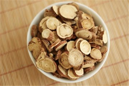 甘草妙用猪增重，各种猪病都能治！养猪人收藏起来...