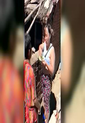 吃货女孩帮舅妈去喂猪，结果自己把猪食吃了！