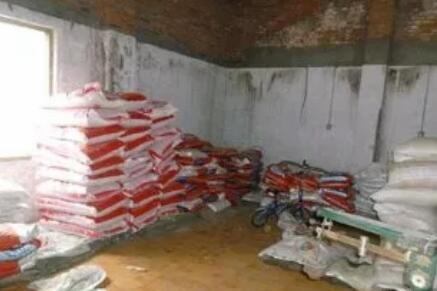 笑哭！河南一男子监守自盗猪饲料，却把赃物卖给了自家老板！