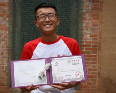 再也不敢说不读书去养猪了 ,