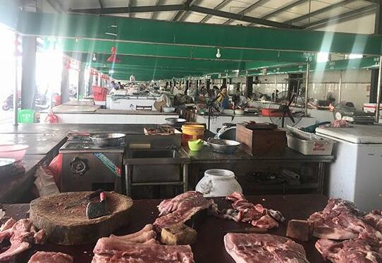 疫情中的连云港农贸市场：猪肉卖不动，多商铺暂歇业！