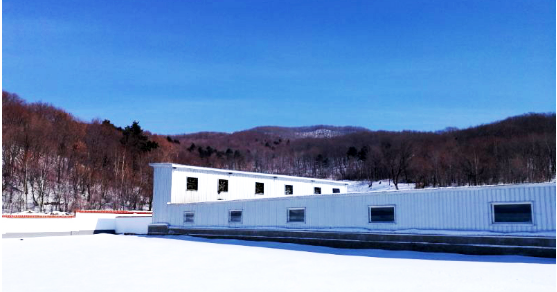 　8月26日，天兆猪业集团分公司黑龙江天兆木兰县蒙古山核心育种场传来喜讯，在这里安家落户的千头法系原种猪在18时20分顺利产下第一窝仔猪，活产仔17头。