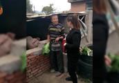 搞笑视频，大哥养猪遇到检查，不管怎么做都被罚