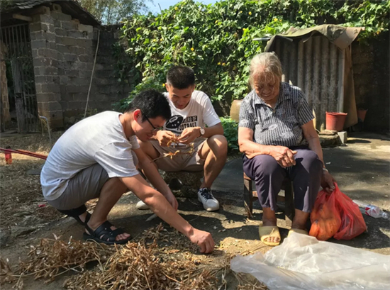 一直以来，扬翔以“一进扬翔门共济奋进分享不离不弃就是一家人，一握扬翔手合作诚信共赢互利互惠永远是朋友”为核心价值观，以多种形式开展慈善活动