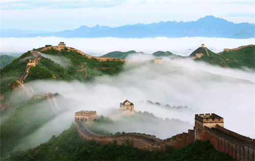 今天,是你的生日 我们将千言万语化作一句 生日快乐,我的祖国