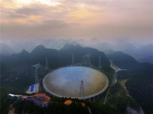 辽宁省沈阳市沈北新区非洲猪瘟疫情发生后,当地按照《非洲猪瘟疫情应急预案》和《非洲猪瘟防控技术规范》要求,采取了封锁、扑杀、消毒、无害化处理等疫情处置措施。疫区内应扑杀生猪扑杀完成后,经6个星期连续监测排查,疫区内未发现新的病例和监测阳性。经当地畜牧兽医部门对疫区检测,对疫情扑灭情况进行验收,符合关于疫区解除封锁的规定,该起非洲猪瘟疫情已被扑灭。当地政府发布解除封锁令对疫区解除了封锁。农业农村部要求当地畜牧兽医部门继续加强疫情监测排查,采取积极的防控措施,防止非洲猪瘟疫情再次发生。