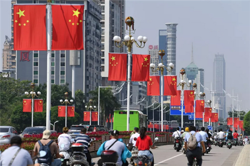 辽宁省沈阳市沈北新区非洲猪瘟疫情发生后,当地按照《非洲猪瘟疫情应急预案》和《非洲猪瘟防控技术规范》要求,采取了封锁、扑杀、消毒、无害化处理等疫情处置措施。疫区内应扑杀生猪扑杀完成后,经6个星期连续监测排查,疫区内未发现新的病例和监测阳性。经当地畜牧兽医部门对疫区检测,对疫情扑灭情况进行验收,符合关于疫区解除封锁的规定,该起非洲猪瘟疫情已被扑灭。当地政府发布解除封锁令对疫区解除了封锁。农业农村部要求当地畜牧兽医部门继续加强疫情监测排查,采取积极的防控措施,防止非洲猪瘟疫情再次发生。